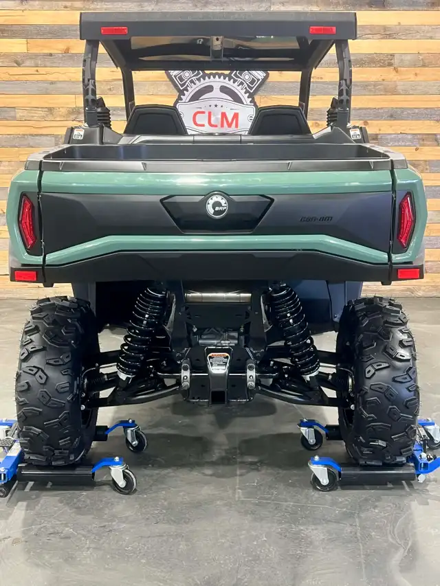 2025 BRP CAN-AM COMMANDER 700 EFI + 4X4 + DPS + ONLY 2759 KM + N in ATVs in Ottawa - Image 10