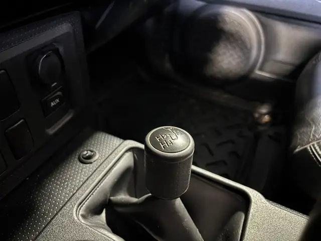 2010 Toyota FJ Cruiser 4WD|V6|AUTOMATIC|LEATHER|ALLOYS|RADIO| in Cars & Trucks in City of Toronto - Image 12