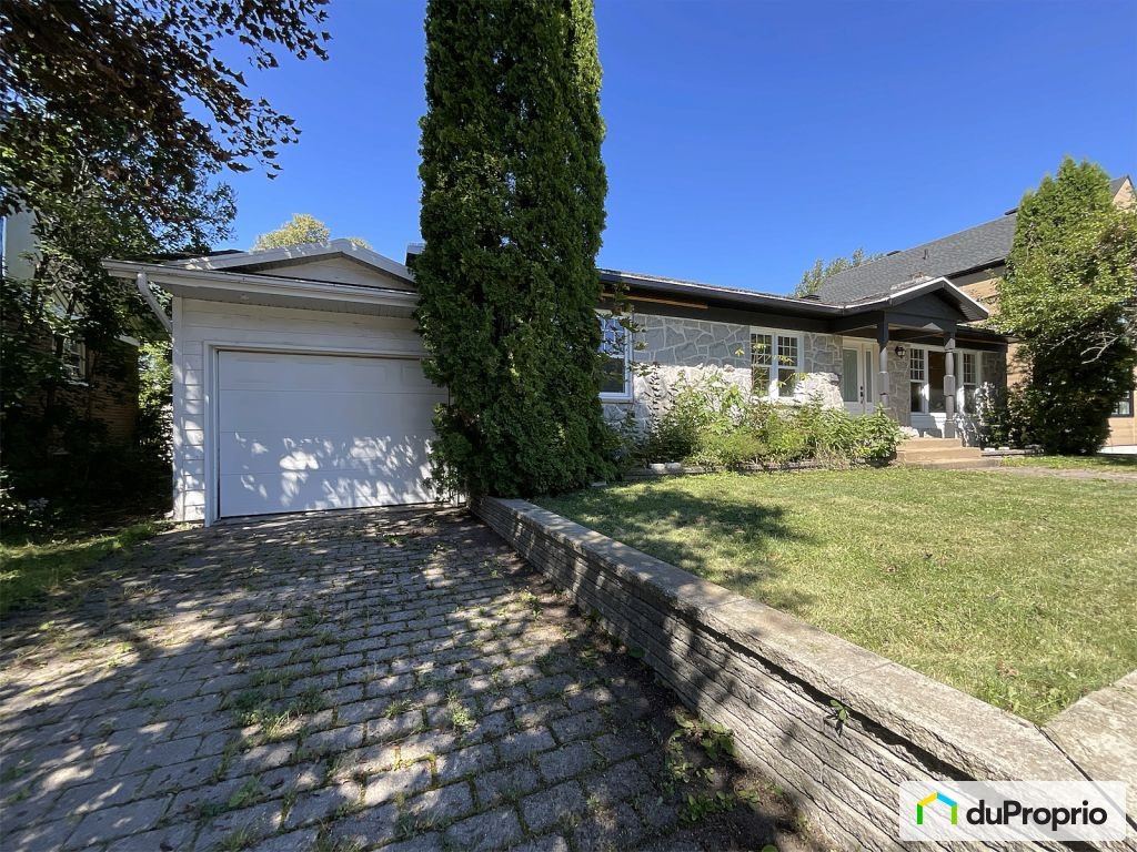 $555,000 - Bungalow for sale in Ste-Foy — photo 1