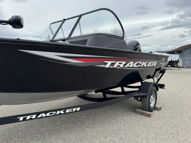 2026 TRACKER ProGuide V-16 Walk Thru fishing boat in Powerboats & Motorboats in Vernon - Image 11