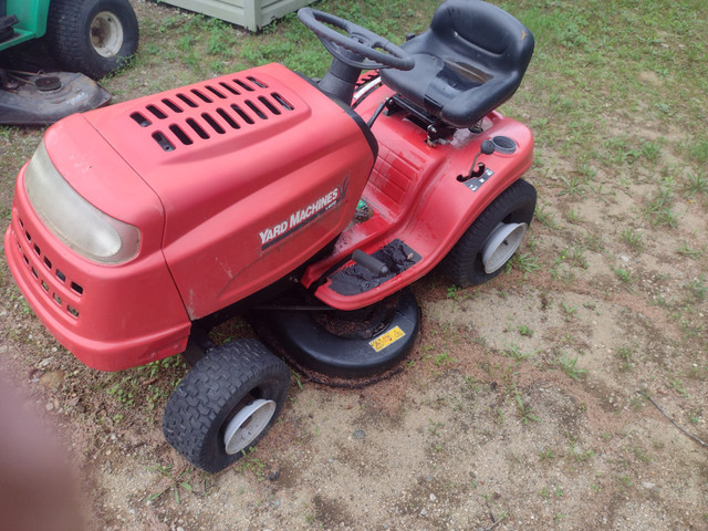 Tracteur gazon YARDMACHINE 15.5 hp 42'' de coupe pour bricoleur dans Tondeuses et souffleuses  à Laval/Rive Nord - Image 2