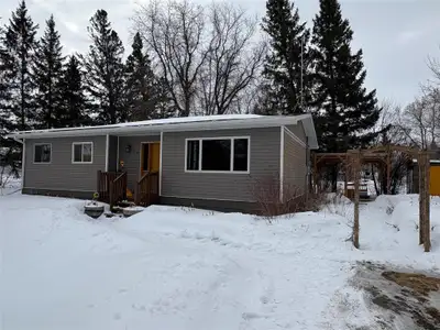 R30//Ochre River/COMFORTABLE LIVING WITH REVENUE POTENTIAL IN OCHRE RIVER! Located in Ochre River, t...