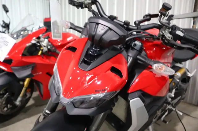 2024 Ducati Streetfighter V2 Red in Sport Bikes in Edmonton - Image 7