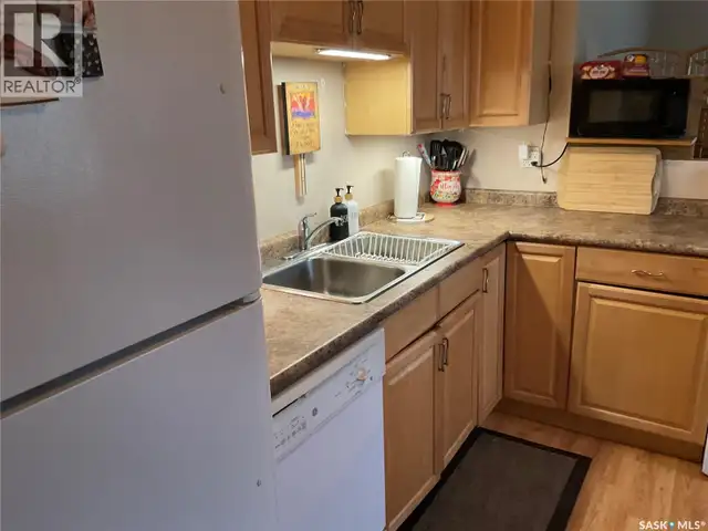 302 Dunlop STREET Saskatoon, Saskatchewan in Houses for Sale in Saskatoon - Image 5
