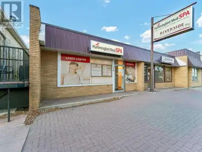FANTASTIC OPPORTUNITY TO LEASE A WELL SITUATED PRIME PROFESSIONAL, MEDICAL, OR RETAIL LOCATION! Welc...