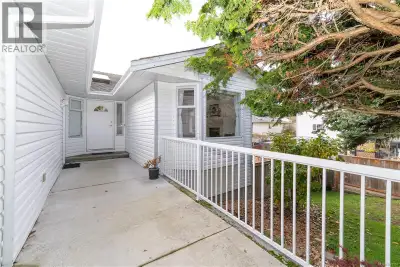 This versatile 3100+ sq ft home offers exceptional flexibility for families, investors, or anyone ne...