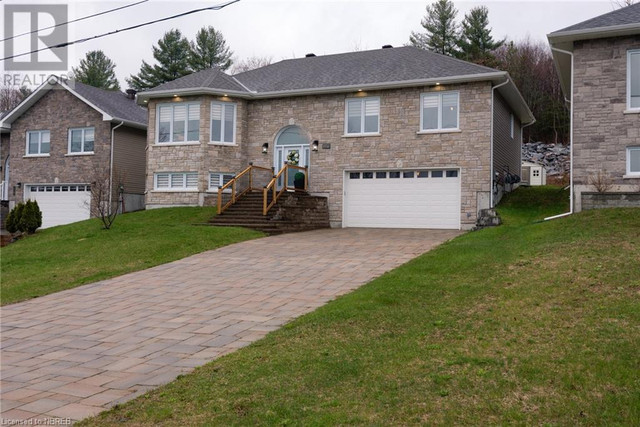 344 GOLF CLUB Road North Bay, Ontario in Houses for Sale in North Bay - Image 2