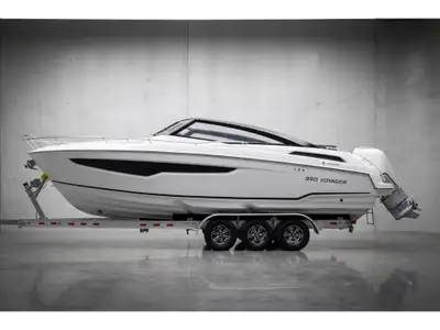 PAR85102F222 Découvrez ce magnifique Parker 850 Voyager 2022, la référence ultime du ''day-cruiser''...
