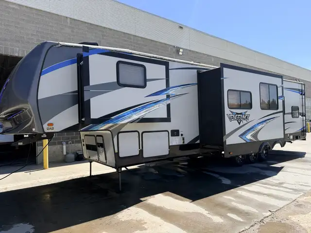 2019 Forest River VENGEANCE 377 V in Travel Trailers & Campers in St. Albert - Image 5