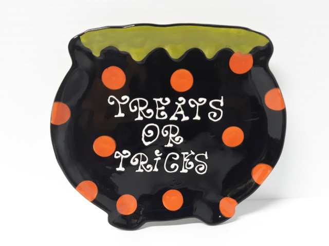 Halloween Ceramic Plate Witch's Pot "Treats Or Tricks" Candy in Holiday, Event & Seasonal in Winnipeg