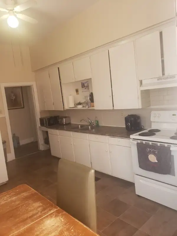 Large 3 Bedroom Apartment 2 storey in Long Term Rentals in Truro - Image 5
