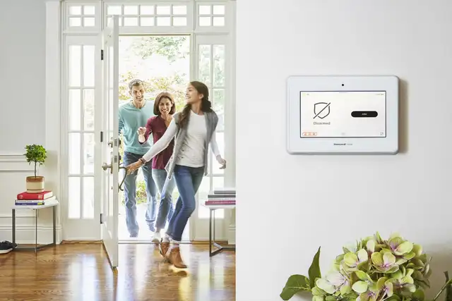 Security camera &Security Alarm system in Security Systems in Markham / York Region - Image 9