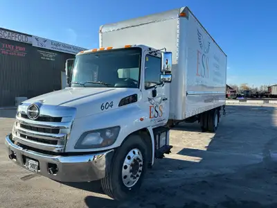 Hino 338 Straight truck 24ft for sale Equipped with tailgate. Its a air ride suspension and G class...