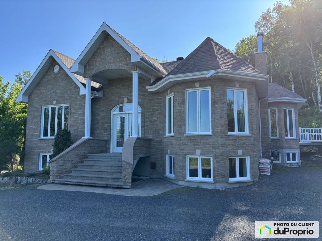 $895,000 - Bungalow for sale in Alma — photo 1