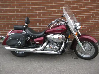 Welcome New Riders! Financing Options Available! Rugged retro styling, a big-bike look and feel, a l...