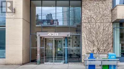 Luxurious and Bright 1-Bedroom Condo In The Heart Of Downtown Toronto! This Spacious, Open-Concept G...