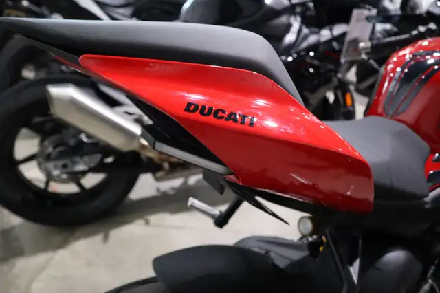 2024 Ducati Streetfighter V4 Red in Sport Touring in Edmonton - Image 10