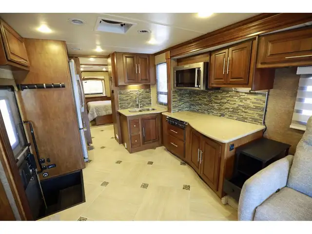 2015 Coachmen Encounter Classe A VR / RV FULL PAINT 3 Extensions in RVs & Motorhomes in Laval / North Shore - Image 8