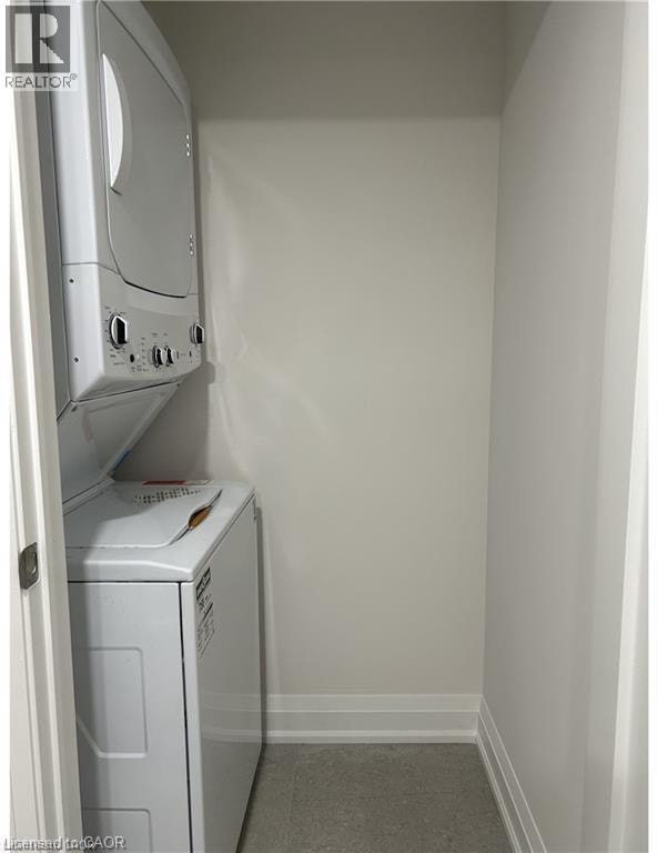 95 BURRWOOD Drive Unit# Lower unit Hamilton, Ontario 3