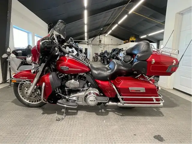 2013 Harley-Davidson Electra Glide Ultra Classic CANADIAN HARLEY in Sport Touring in North Bay - Image 4