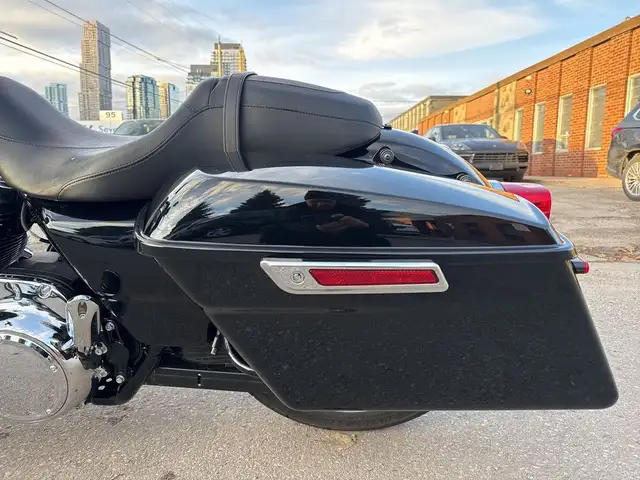 2022 Harley-Davidson Road Glide ~ ROAD GLIDE ~ 107CI ~ 2 INTO 1  in Sport Touring in City of Toronto - Image 17