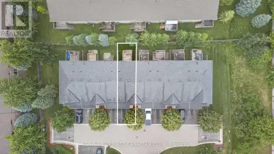 You will love this stunning condo in the highly sought-after Woodlands at Oakridge Crossing! This be...