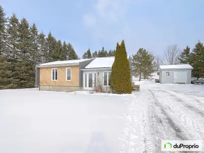 Charmante propriété lumineuse et bien entretenue, idéale pour une famille ou un couple. Elle offre 4...