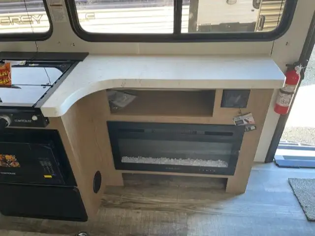 2024 FOREST RIVER GREYWOLF 24 RRT! AWESOME TOYHAULER! $41995!  in RVs & Motorhomes in London - Image 19