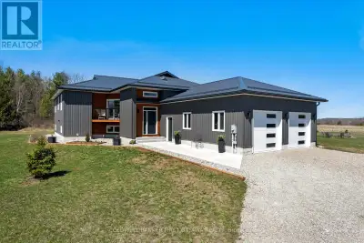 Exemplary ultra-modern 2022 home offering sophisticated presence, on 3 country acres 10 mins from Pe...