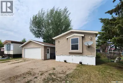 This well-kept 1,216 sq ft modular home was built in 2008. With 3 bedrooms and 2 full bathrooms, the...