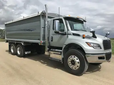 Stock #: 3286-26 Tandem Axle Grain Truck, Cummins L9 engine (350) HP, Allison (Auto) transmission (6...