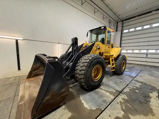 1998 VOLVO L150C in Heavy Equipment in Ottawa - Image 2