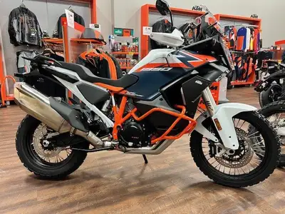 THE WAIT IS OVER! THE 2026 KTM 1390 SUPER ADVENTURE R HAS FINALLY LANDED.... BUT IN SHORT SUPPLY HUR...