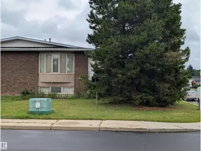 Half duplex located in Millwoods. It is walking distance to all amenities including a shopping mall...