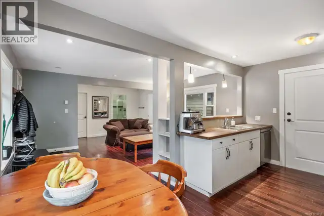 3328 Third St Cumberland, British Columbia in Houses for Sale in Comox / Courtenay / Cumberland - Image 19