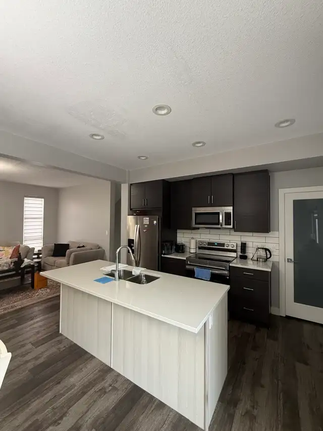 Beautiful & Spacious 3-Bed, 2.5-Bath Townhouse for Rent in Long Term Rentals in Edmonton - Image 4