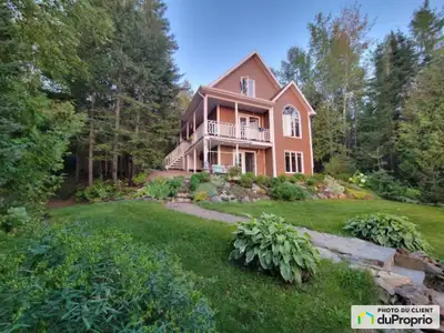 Maison lumineuse et spacieuse avec accès au lac Cette magnifique propriété vous offre un cadre de vi...