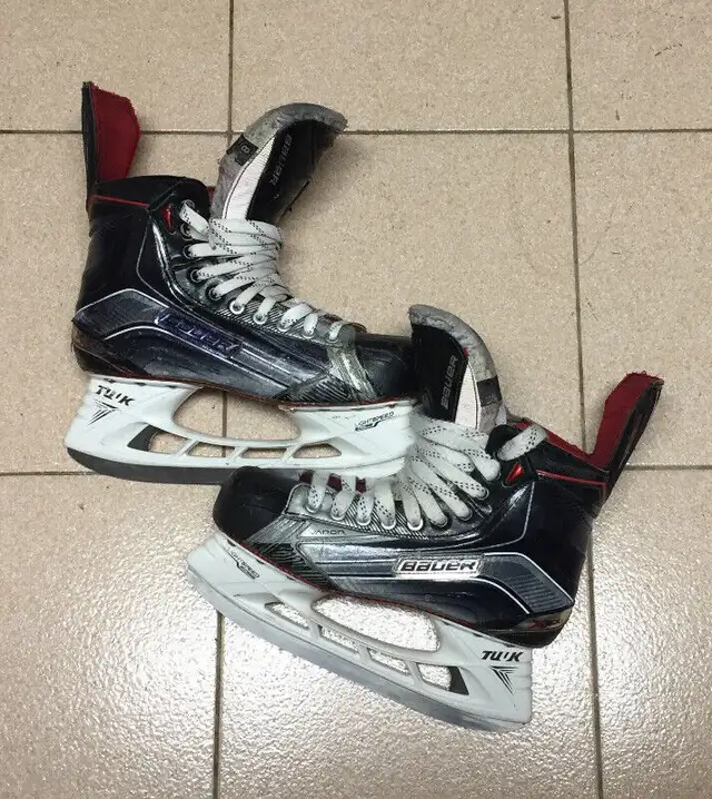 Bauer , MX3, X900 skates - hockey equip set & glove in Hockey in City of Toronto - Image 2