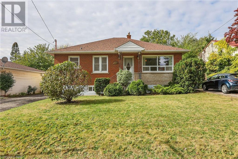 4935 PORTAGE Road Niagara Falls, Ontario Houses for Sale St