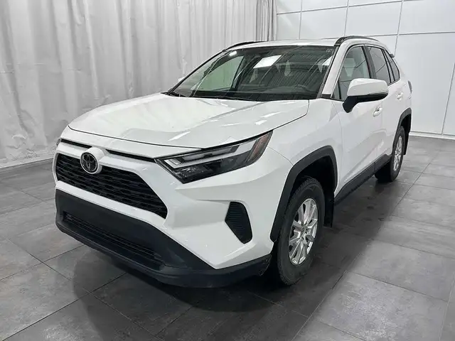 2022 Toyota RAV4 XLE AWD - TOIT OUVRANT - VOLANT CHAUFFANT - MAG in Cars & Trucks in Québec City - Image 4