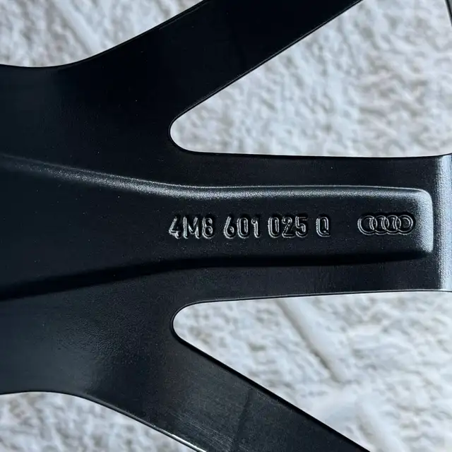 (80%) 4x Audi Q8 | SQ8 22" OEM Winter Wheels Package in Tires & Rims in City of Toronto - Image 7