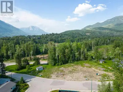 Prime location for this residential building lot just 2 minutes from Downtown Fernie. This lot offer...