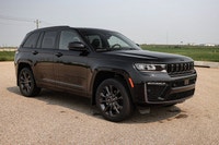 This Jeep Grand Cherokee has a dependable Intercooled Turbo Regular Unleaded I-4 2.0 L/122 engine po... (image 4)