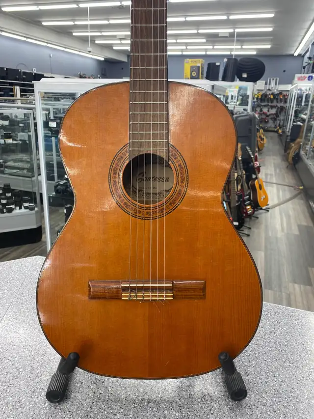 Contessa 250 Classical Guitar in Guitars in City of Toronto - Image 3