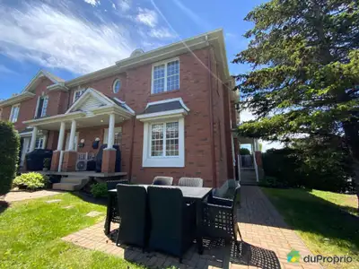 Bienvenue au 7278 boulevard Henri-Bourassa Ouest! Superbe maison de ville (unité de coin) avec fenes...