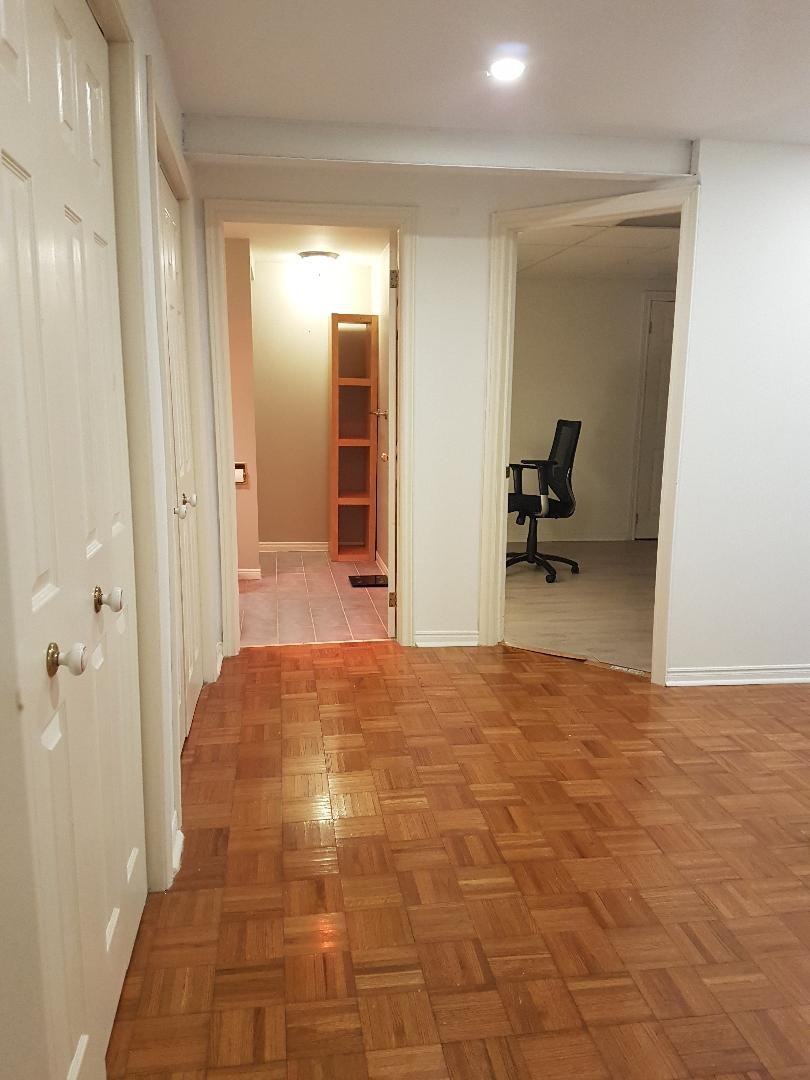 Clean basement apartment,Yonge and Worthington - Richmond Hill 3