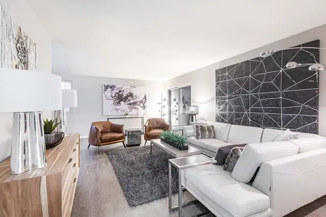 Two Bedroom Apartment Downtown London + New Fitness Room!