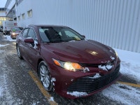 PRIX ET QUALITÉ IMBATTABLE venez découvrir notre TOYOTA CAMRY 2018 LE + BANCS CHAUFFANTS + CAM DE RE... (image 1)