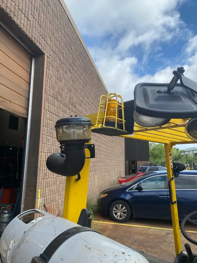 2006 Hyster 12000 lb forklift in Heavy Equipment Parts & Accessories in Oakville / Halton Region - Image 6