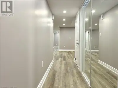 35 LOXLEIGH Lane Unit# #B Breslau, Ontario